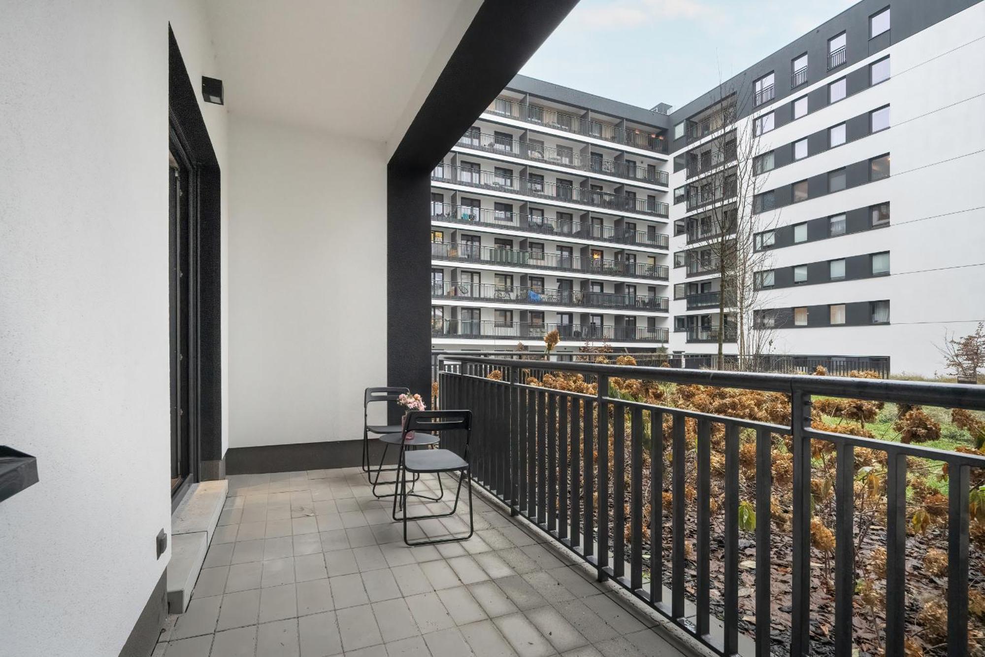 Cozy Studio With Balcony And Free Garage By Noclegi Renters Poznan Bagian luar foto